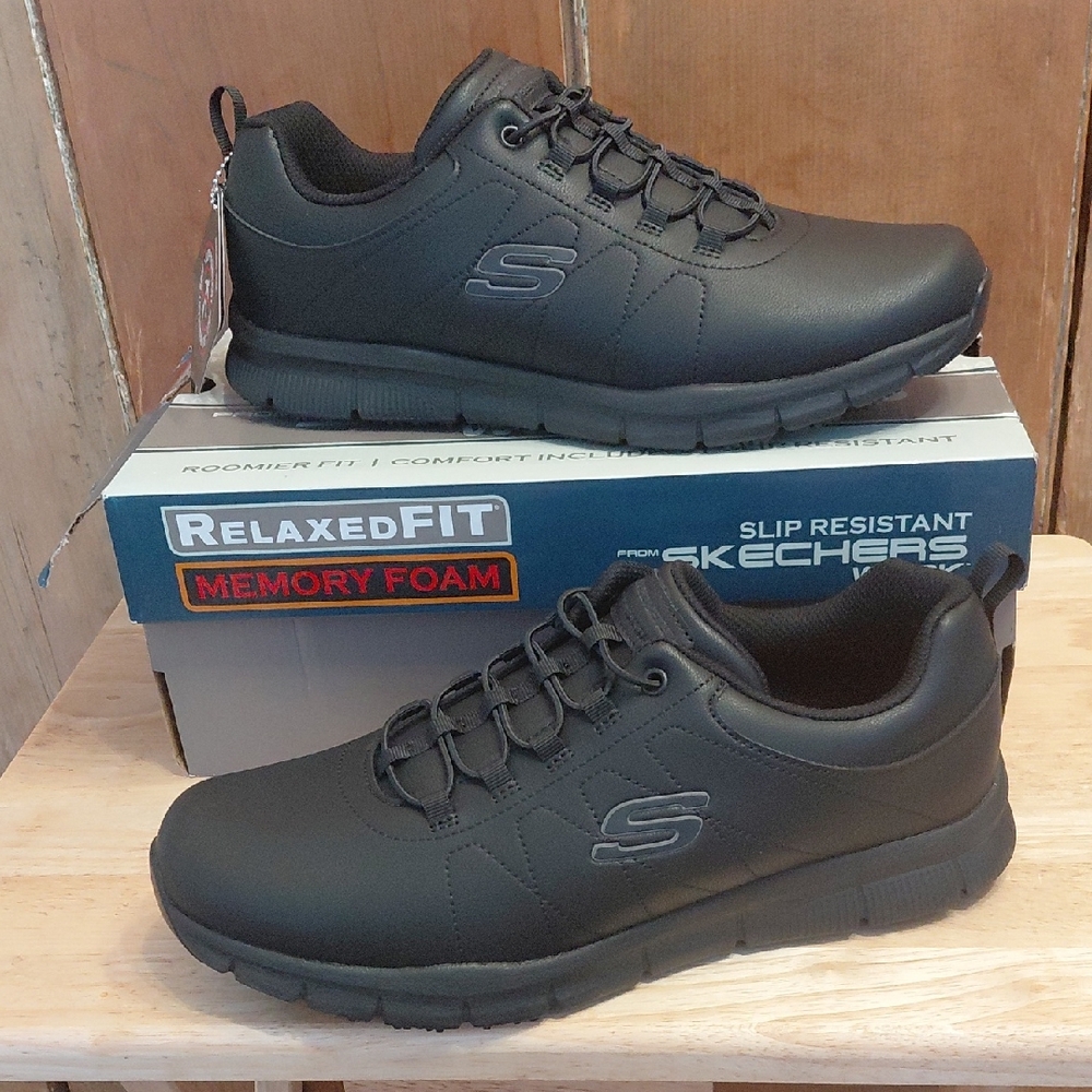 Skechers Men's Black Relaxed Fit Sneakers Size 11 NWT